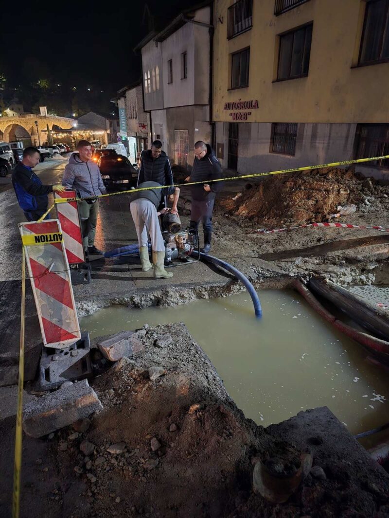 Pucanje vodovodne cijevi u naseljima Varda i Tuleg
