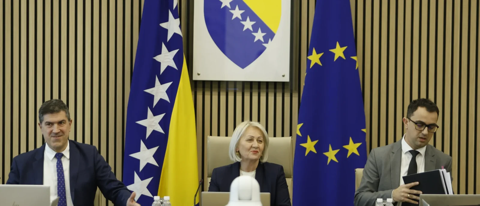 Vijeće ministara BiH odlučilo: Uposlenicima, ministrima i parlamentarcima rastu plate u 2027. godini, osnovica skače na 785,50 KM