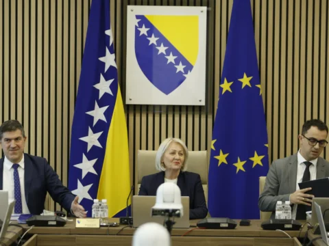 Vijeće ministara BiH odlučilo: Uposlenicima, ministrima i parlamentarcima rastu plate u 2027. godini, osnovica skače na 785,50 KM
