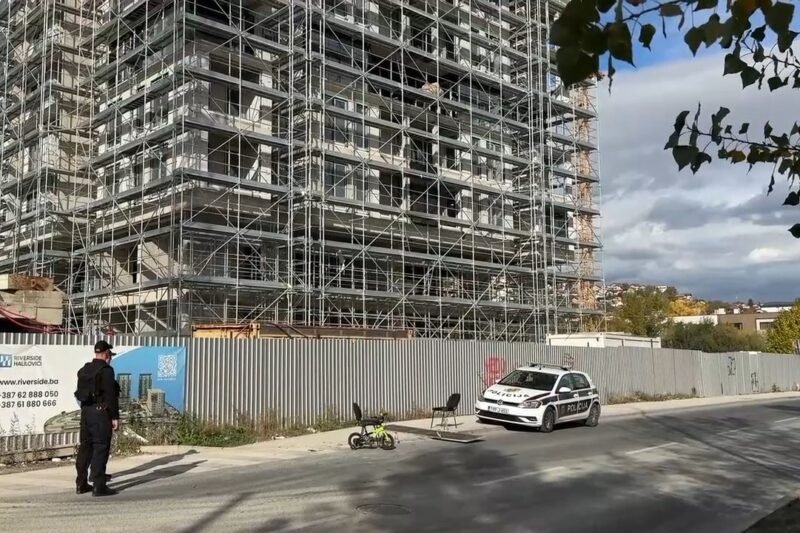 Teška nesreća u sarajevskom naselju Halilovići: Pala oplata sa zgrade u izgradnji, povrijeđene tri osobe