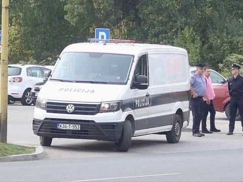 Autobus sletio s ceste kod Tuzle, ima više povrijeđenih