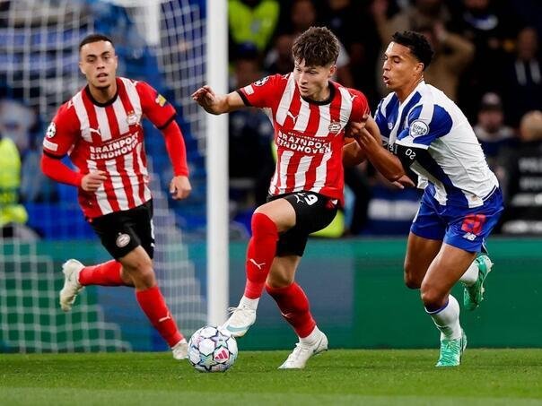Trener PSV-a Bosz pohvalno govorio o Bajraktareviću: Igrao je sjajno